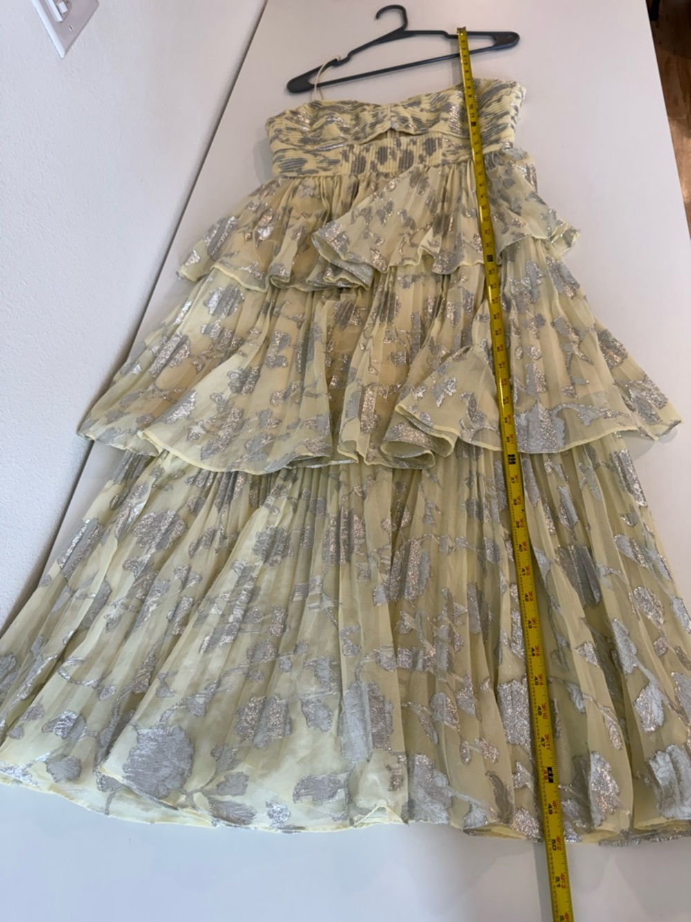Self-Portrait Yellow Metallic
Jacquard Tiered Midi Dress Sz 8 - Picture 16 of 16